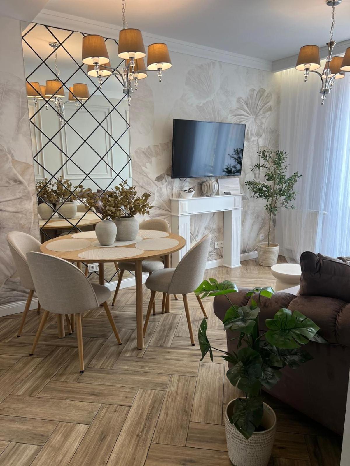 Family Sauna Apartments: Downtown Plac Wolnosci With 5 Bedrooms Kielce