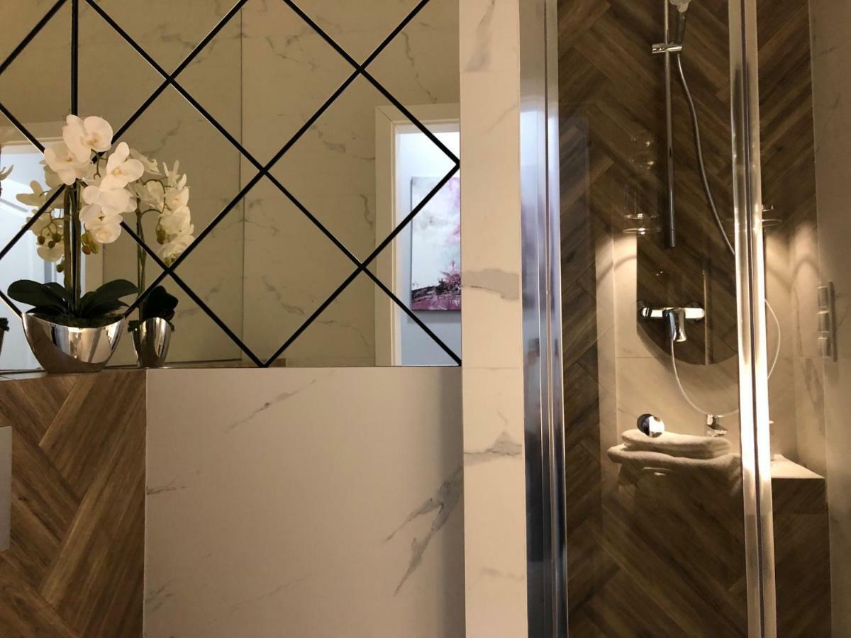 Family Sauna Apartments: Downtown Plac Wolnosci With 5 Bedrooms Apartment Kielce